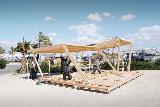 Viviendo a pequeña escala: la arquitectura plegable del proyecto viVood - Imagen Principal