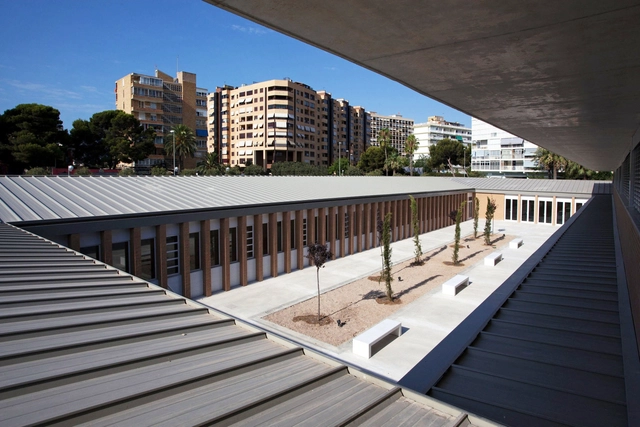 CEIP Mediterrâneo de Alicante / Fernandez Soler Monrabal Arquitectos - Escola Secundária