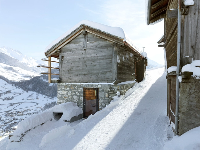 Transformación de una casa en Boisset / Savioz Fabrizzi Architectes - Casas
