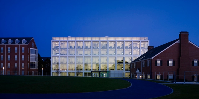 Edificio Uno Chesapeake / Elliott + Associates Architects - Edificios Institucionales
