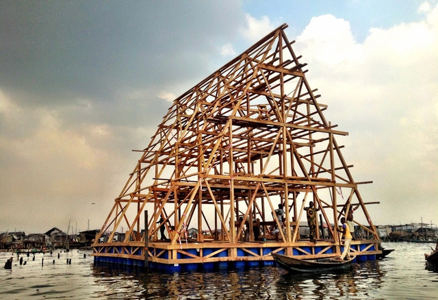 Round-Up: Floating Architecture - Featured Image