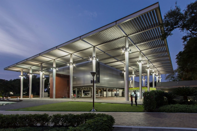 Plaza Baquerizo Moreno  / Juan Xavier Chávez - Public Architecture, Facade, Lighting