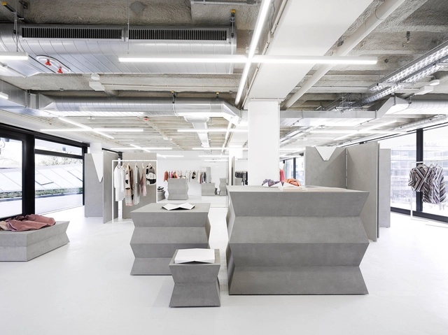 ODEEH / Zeller & Moye - Tienda, Fachada, Sillas