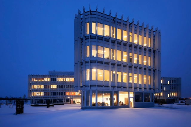 Casa de la Organización de Personas con Discapacidad / Cubo + Force4 - Edificios Institucionales