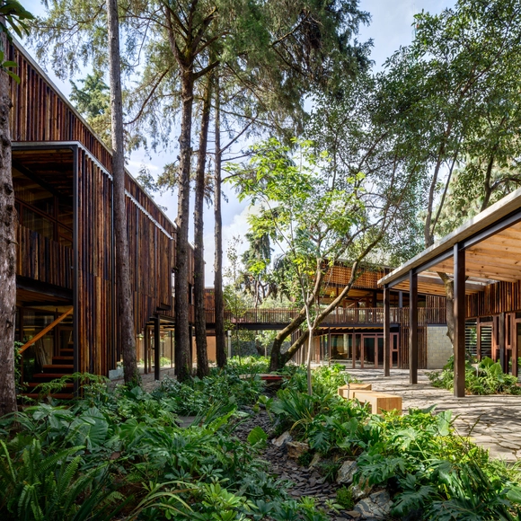 Arquitetura e Paisagem: Praça Andaro construída a partir de resíduos ferroviários, por CANO | VERA Arquitectura - Imagem de Destaque