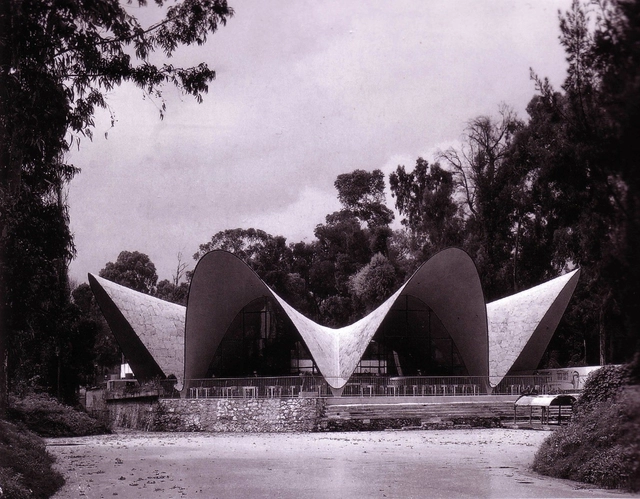 AD Classics: Los Manantiales / Felix Candela - Restaurant, Facade, Arch