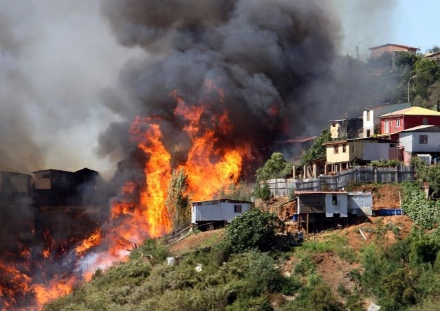 Incendio en Valparaíso: arquitectos chilenos hacen llamado a colaborar con los afectados - Imagen Principal