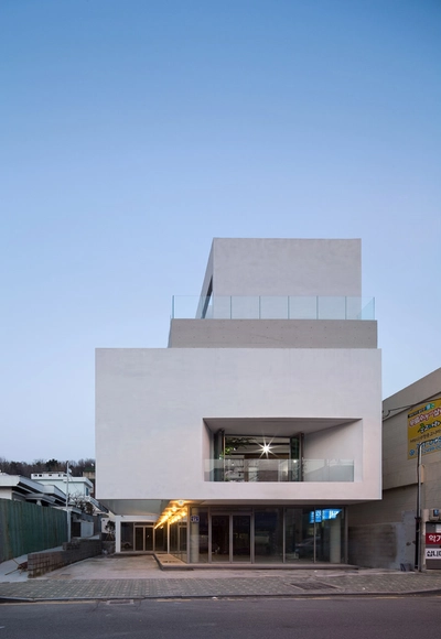 Edificio de oficinas Maroin / Architects Group RAUM - Edificio De Oficinas