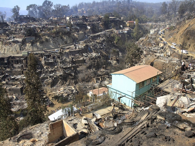 Incendio en Valparaíso: "Se ha idealizado la pobreza en Valparaíso", dice Iván Poduje - Imagen Principal