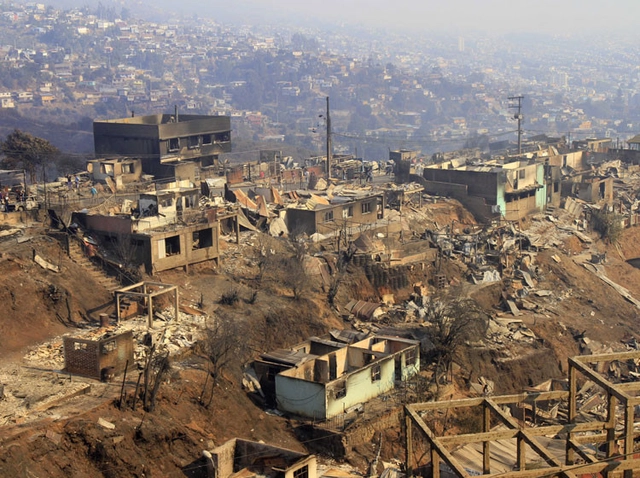 Incendio en Valparaíso y una ciudad levantada sin Arquitectos: ¿nos estamos enfocando en lo fundamental? - Imagen Principal
