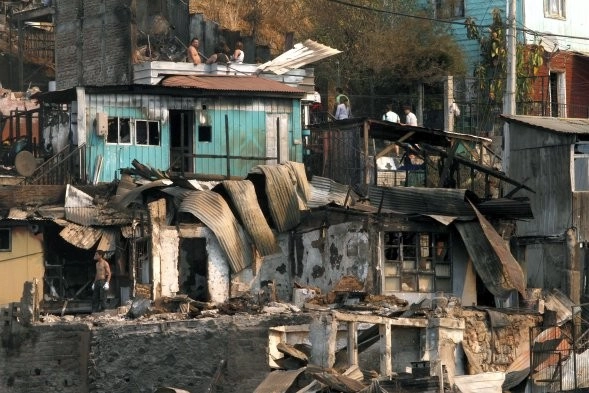 Llamado a Voluntarios para Ayudar a Damnificados después del Incendio en Valparaíso - Imagen Principal