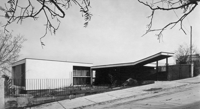 Clásicos de Arquitectura: Casa Rechmeier-Siewekw / Pablo Hegedüs Fekete & Carlos Bravo Valdés - Casas, Fachada, Cierros