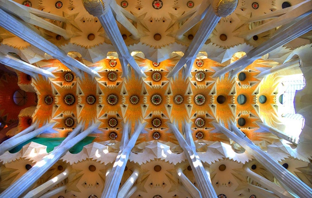 A Sagrada Família por dentro - 35 fotografias que retratam o interior da obra de Gaudí - Imagem de Destaque