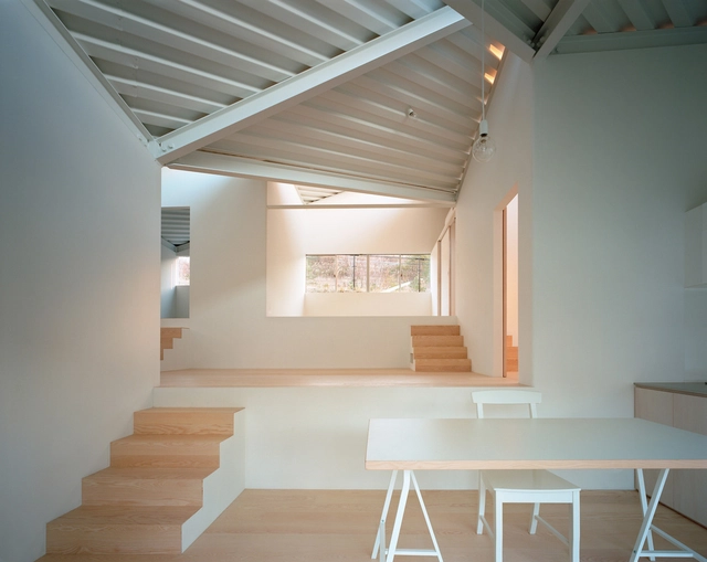Roof on the Hill  / Alphaville Architects - Houses, Stairs, Beam, Handrail, Arch, Table, Lighting, Chair