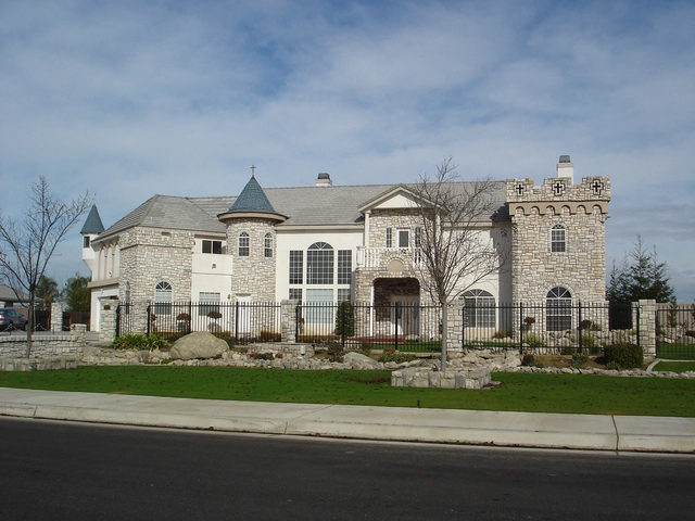 McMansions: The Ultimate Symbol of American Inequality - Featured Image