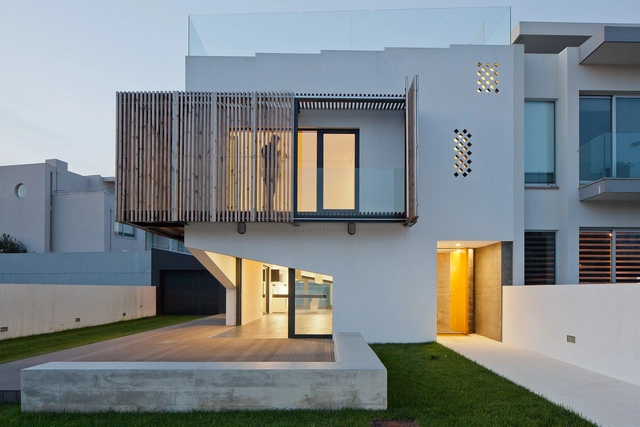 House in Miramar / e|348 Arquitectura - Houses, Facade, Door