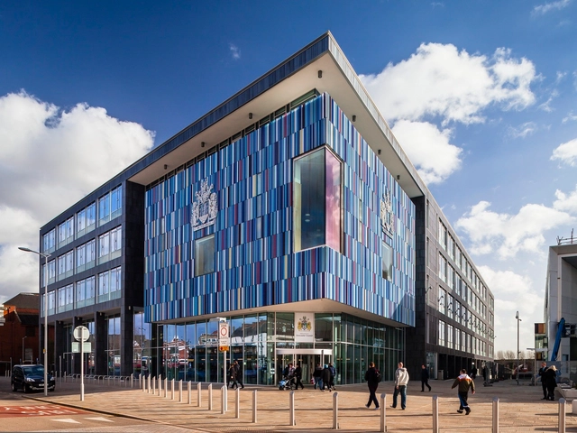 Doncaster Civic Office / Cartwright Pickard Architects - Offices, Facade