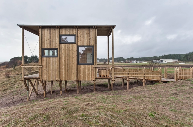 Lyset paa Lista / TYIN Tegnestue - Small Scale, Facade, Door