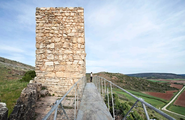 Rehabilitación de Torre Árabe en Riba de Saelices / Ignacio Vila Almazán + Alejandro Vírseda Aizpún + José Ignacio Carnicero - Restauraciones, Escaleras, Cierros, Barandas, Costa