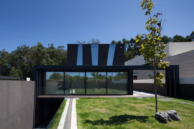 Fábio Coentrão House / António Fernandez Architects - Casas