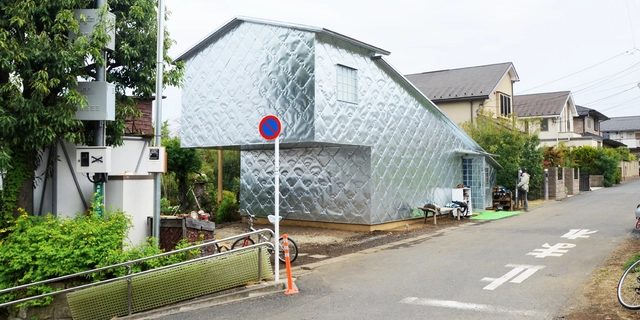 Se inaugura la "Casa blanda de Zinc" de Terunobu Fujimori en Tokio - Imagen Principal