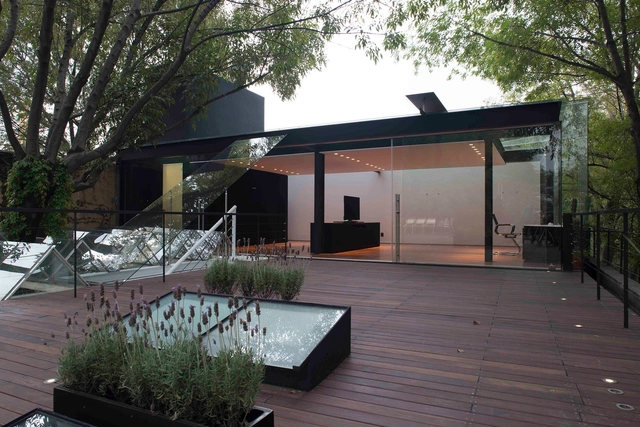 Fernández Leal 118 / Raúl Peña A. Architects - Ampliación, Jardín, Fachada, Puerta, Iluminación