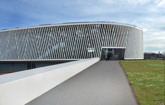 Centro Deportivo en Alcazar de San Juan / Rojo/Fernandez-Shaw  - Gymnasium, Facade