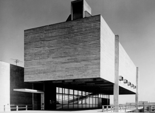 Clássicos da Arquitetura: Cinco Igrejas Brasileiras Modernas - Igreja, Fachada
