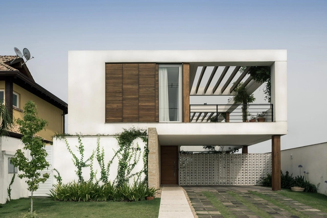 Casa Terraville / AT Arquitetura - Casas, Jardim, Fachada, Porta, Iluminação