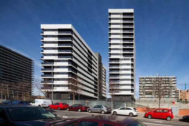 168 Dwellings in Hospitalet de Llobregat / Estudio Rubio & Álvarez-Sala - Social Housing