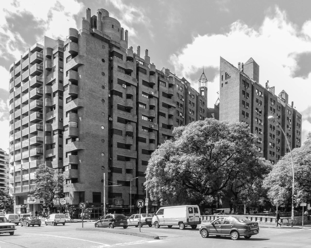 Clásicos de Arquitectura: La Obra Urbana de Togo Díaz / José Ignacio Díaz - Edificio De Oficinas, Fachada, Urbano