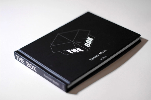 The Box: Un Libro que cuestiona el lenguaje arquitectónico del Cubo - Imagen Principal