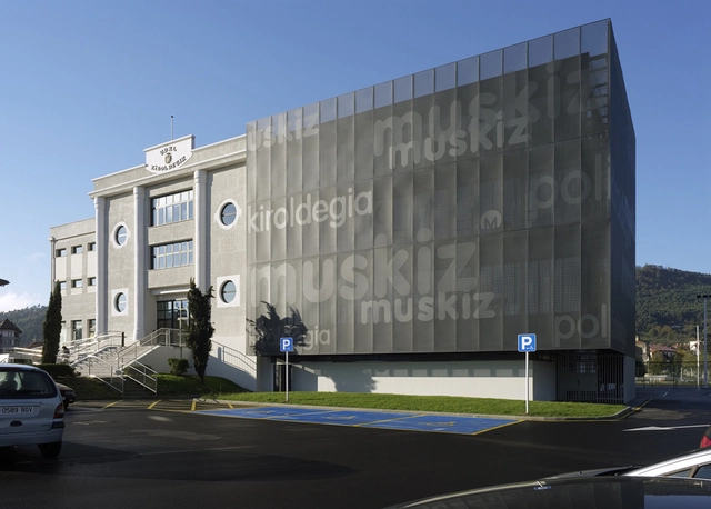 Ampliación del Polideportivo Municipal de Muskiz  / G&C Arquitectos - Ampliación
