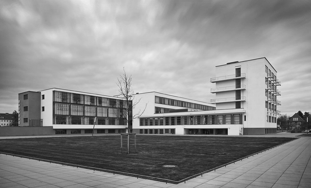 Clásicos de Arquitectura: Edificio de la Bauhaus en Dessau / Walter Gropius - Edificios Institucionales, Fachada, Puerta