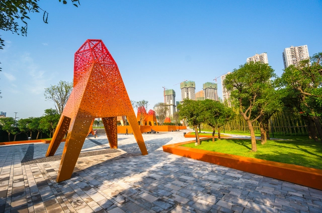 Arquitectura y Paisaje: Pabellones de metal perforado se elevan por encima de un parque por Martha Schwartz - Paisaje Y Arquitectura