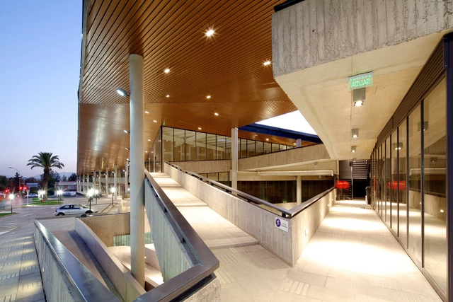 Boulevard Las Brujas / Mas Fernandez Arquitectos - Arquitectura Comercial