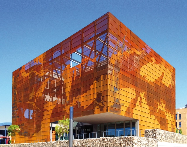 IGC Tremp / Oikosvia Arqutiectura - Centro De Investigación