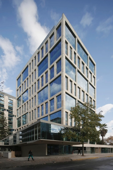 Costanera Lyon 2 / Eugenio Simonetti + Renato Stewart - Edificio De Oficinas