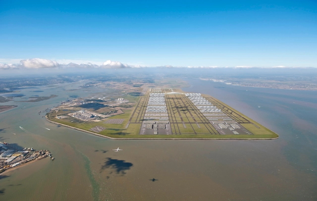 Norman Foster Reasserts Belief in Thames Estuary Airport - Featured Image