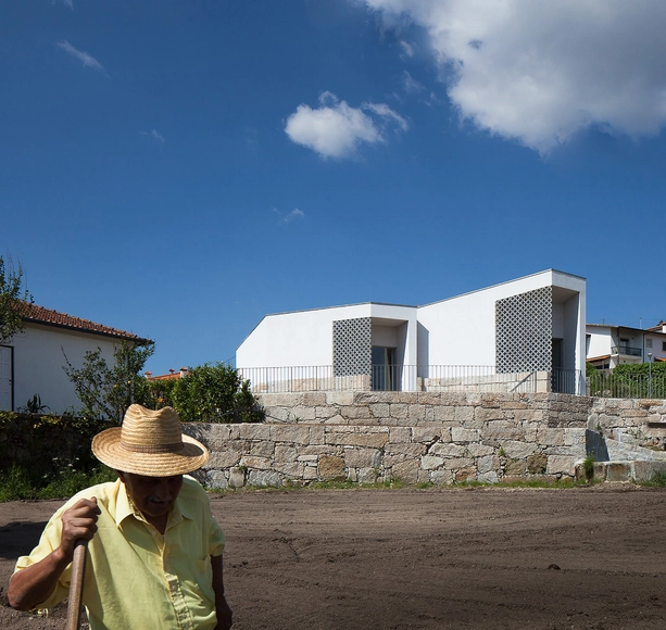 Casa Mortuária em Vila Caiz / Raul Sousa Cardoso + Graça Vaz - Oratório