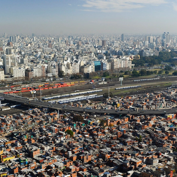 Segregação urbana em 6 fotografias: desigualdade vista de cima - Imagem de Destaque