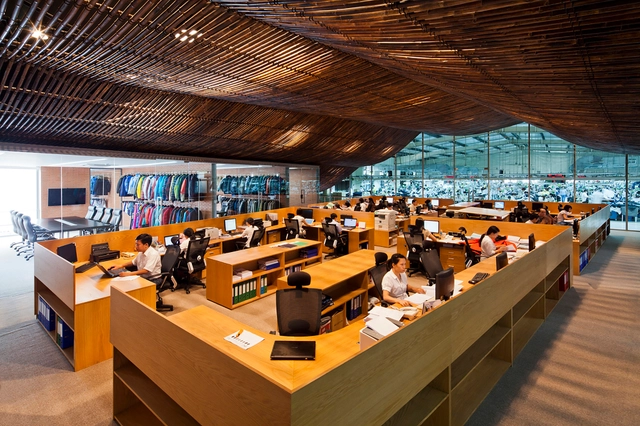 Renovación de Oficina de la Fábrica / Vo Trong Nghia Architects - Interiores De Oficina