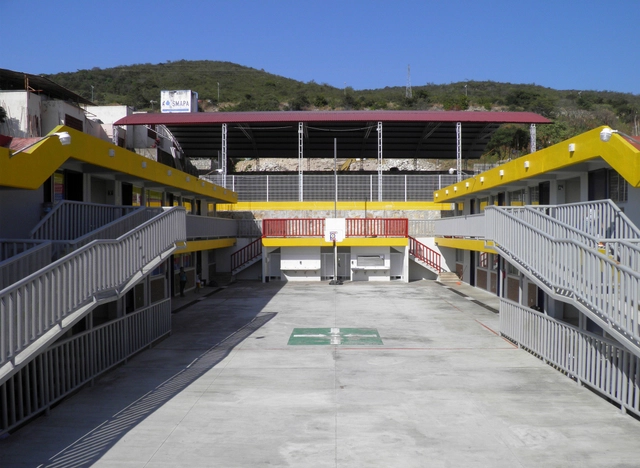 Colegio Octavio Paz / Ricardo Espinosa Arquitectos - Escuelas, Cierros