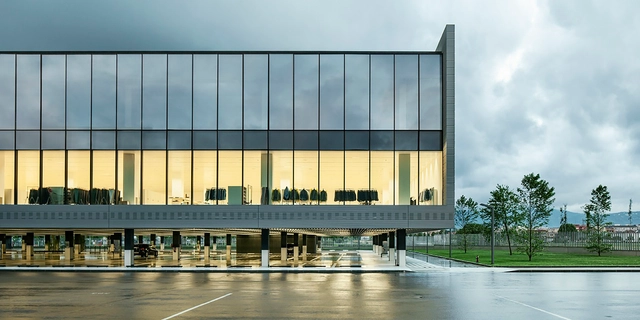 Nova sede da companhia Massimo Dutti em Tordera / Batlleiroig - Edifícios Institucionais