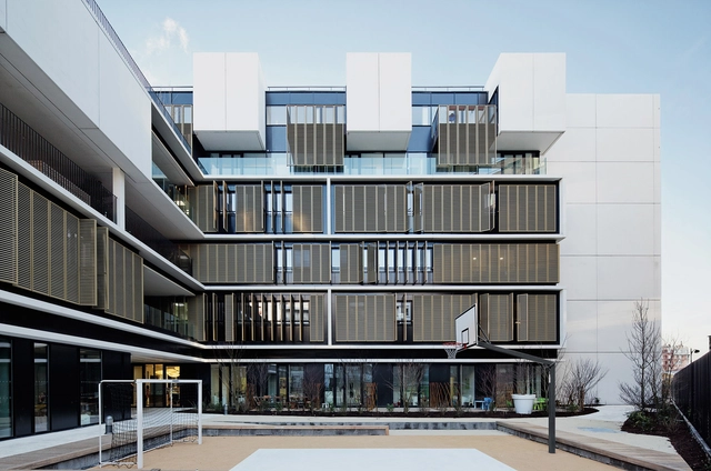 Centro de Bem-estar para crianças e adolescentes em Paris / Marjan Hessamfar & Joe Verons architectes associes - Habitação Coletiva
