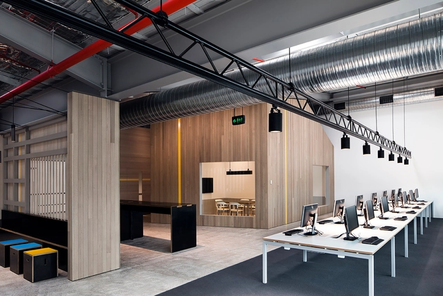 Habilitación Oficinas Unit T2 Goodman / MAKE Creative - Otras Estructuras
