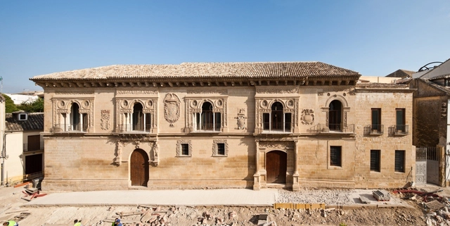 Ayuntamiento de Baeza / Viar Estudio - Edificios Municipales, Fachada, Arco, Pilares, Arcada
