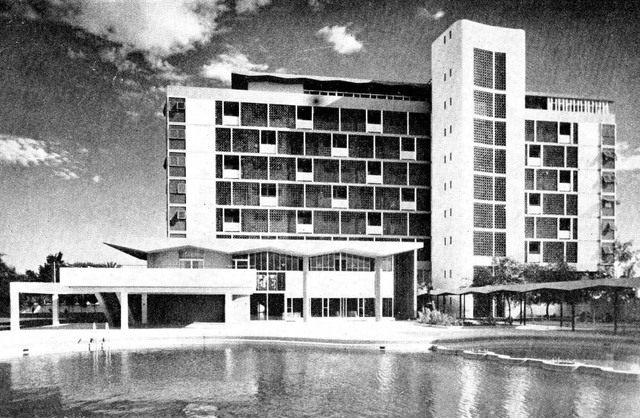 Clásicos de Arquitectura: Residencia FAP Chiclayo / Adolfo Córdova & Carlos Williams - Fachada