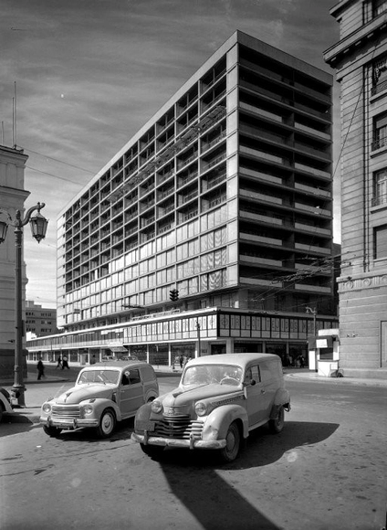 Clásicos de Arquitectura: Edificio Plaza de Armas - Imagen Principal
