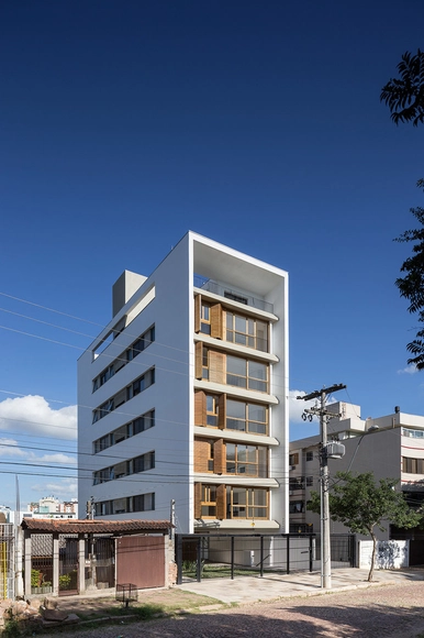 普拉萨市政47号公寓，木框立面 / Arquitetura Nacional - 公寓